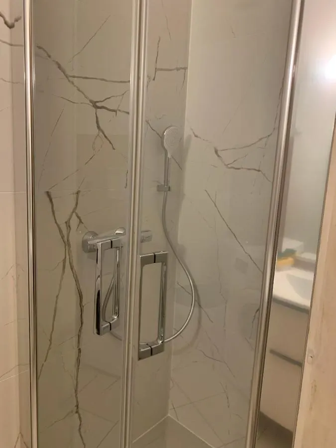 7 Boulevard Des Cotes Aix-les-Bains 0*,